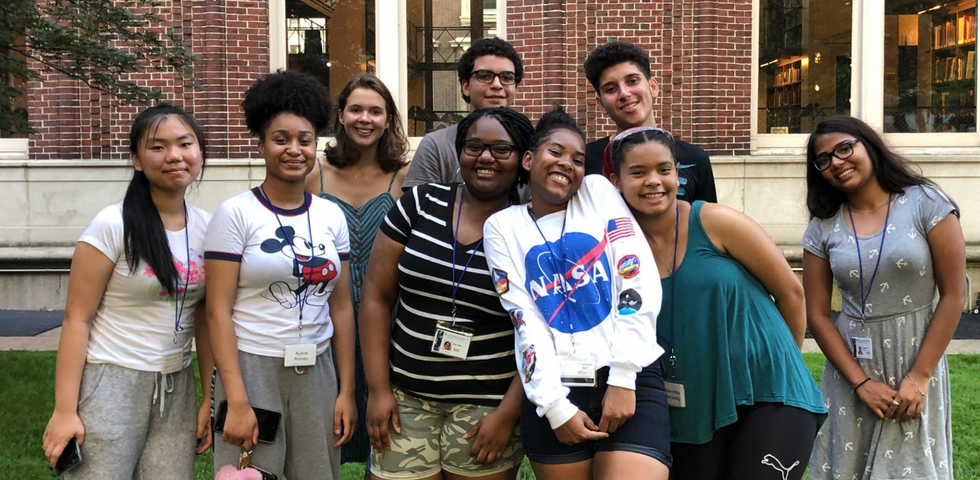 Students in front of Avery